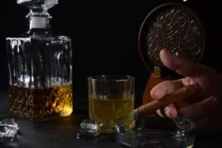 BrandY Whiskey Set In Luxe Geschenkdoos Met 1 Whiskey Karaf En 4 Whiskey Glazen -Kookgerei Koning Verkoop 1200x800 643