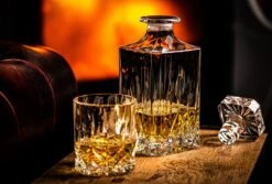 GDLF® Kristal Vintage Whiskey Karaf - Decanteer Karaf - Whiskey Set - Made In Europa - Peaky Blinders - Kristallen Karaf Voor Whiskey, Gin, Wodka, Likeur, Wijn & Rum - 800 ML - Kado Man - Cadeau Voor Man & Vrouw -Kookgerei Koning Verkoop 1200x809 15