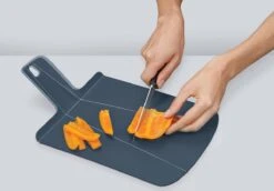 Joseph Joseph - Chop 2 Pot - Editions Sky - Snijplank - Opvouwbaar - Set Van 2 Stuks - Blauw / Grijs 12 Joseph Joseph - Chop 2 Pot - Editions Sky - Snijplank - Opvouwbaar - Set Van 2 Stuks - Blauw / Grijs -Kookgerei Koning Verkoop 1200x836 4