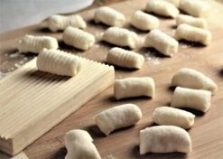 Gnocchi Plankje Van Beukenhout - Inclusief Deegrollertje - Gnocchi Bord - Gnocchi Maker - Home Made Pasta -Kookgerei Koning Verkoop 1200x857 8