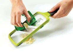 Multi-Grip Mandoline - Groen - Joseph Joseph 24 Multi-Grip Mandoline - Groen - Joseph Joseph -Kookgerei Koning Verkoop 1200x899 49