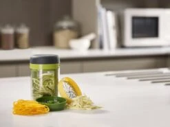 Joseph Joseph Spiro 3-in-1 Spiraalsnijder - Incl. Opvangbak - Rvs/Nylon - 7,8 X 7,8 X 16 Cm - Groen -Kookgerei Koning Verkoop 1200x900 211