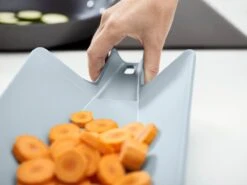 Joseph Joseph - Chop 2 Pot - Editions Sky - Snijplank - Opvouwbaar - Set Van 2 Stuks - Blauw / Grijs 14 Joseph Joseph - Chop 2 Pot - Editions Sky - Snijplank - Opvouwbaar - Set Van 2 Stuks - Blauw / Grijs -Kookgerei Koning Verkoop 1200x900 261