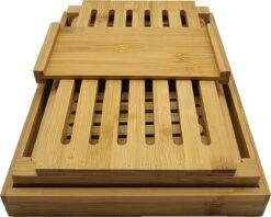 Stelleriana Broodsnijder Of Broodsnijmachine Van Bamboo Hout Als Hulpmiddel Bij Het Snijden Van Vers Zelf Gebakken Brood En Broodbakken. Bevat Een Broodplank/Snijplank Met Kruimelbak/Kruimelvanger. -Kookgerei Koning Verkoop 1200x960 18