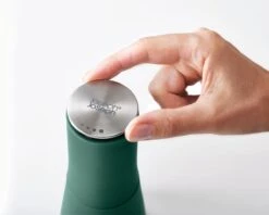 Zout- En Pepermolen, Groen, Set Van 2 Stuks - Joseph Joseph | Editions 22 Zout- En Pepermolen, Groen, Set Van 2 Stuks - Joseph Joseph | Editions -Kookgerei Koning Verkoop 1200x963 3