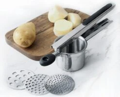 YUGN Aardappelpers Pureeknijper - Pureestamper - RVS - Inclusief 3 Verschillende Structuur Schijven - Cadeau Tip -Kookgerei Koning Verkoop 1200x970 4