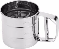 Professionele RVS Meelzeef - Bloemzeef - Poedersuikerzeef - Suikerzeef - Bakgerei - Stooier - Keuken Tafel -Roestvrij Staal - Draai Meel Zeef - Bloem Zeef - Poedersuiker Zeef - 25 Professionele RVS Meelzeef - Bloemzeef - Poedersuikerzeef - Suikerzeef - Bakgerei - Stooier - Keuken Tafel -Roestvrij Staal - Draai Meel Zeef - Bloem Zeef - Poedersuiker Zeef - -Kookgerei Koning Verkoop 1200x995 4