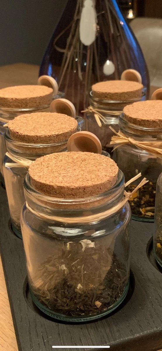 Theeplank Black Edition Met 6 Potjes En Houten Lepel Voor Thee Theeplateau ( Vervanger Van Theedoos ) MeubelZwagerij 2 Theeplank Black Edition Met 6 Potjes En Houten Lepel Voor Thee Theeplateau ( Vervanger Van Theedoos ) MeubelZwagerij - Afbeelding 2