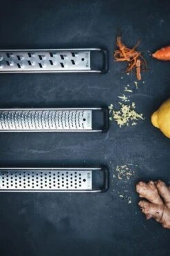 Boska Handrasp Star Monaco+ - Keukenrasp - Handrasp - Handrasp Kaas - Handrasp Fijn - Citroenrasp - Kaas Raspen - Handrasp RVS - Vaatwasserbestendig - Keukengerei - Keuken Accessoires - 10 Jaar Garantie -Kookgerei Koning Verkoop 800x1200 139