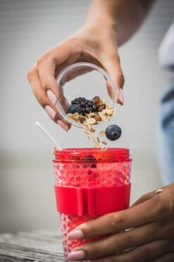 Sareva Muesli Beker - Met Lepel - Yoghurt 2 Go - Rood -Kookgerei Koning Verkoop 800x1200 15