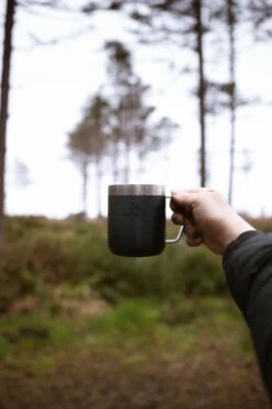 Stanley The Legendary Camp Mug 0,35L - Beker - Hammertone Green -Kookgerei Koning Verkoop 800x1200 19