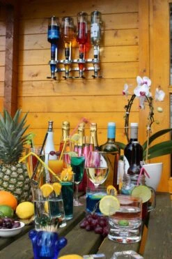 United Entertainment - Bar Butler Flessenhouder Wandmontage Voor 3 Flessen, Cocktail Drankdispenser Voor Man Cave Thuisbar Keuken, 23x11x36 Cm -Kookgerei Koning Verkoop 800x1200 210