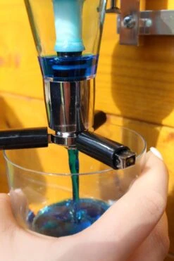 United Entertainment - Bar Butler Flessenhouder Wandmontage Voor 3 Flessen, Cocktail Drankdispenser Voor Man Cave Thuisbar Keuken, 23x11x36 Cm -Kookgerei Koning Verkoop 800x1200 216