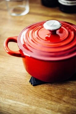 Le Creuset Signature Braadpan - 4,2 L - 24 Cm - Kersenrood -Kookgerei Koning Verkoop 801x1200 18