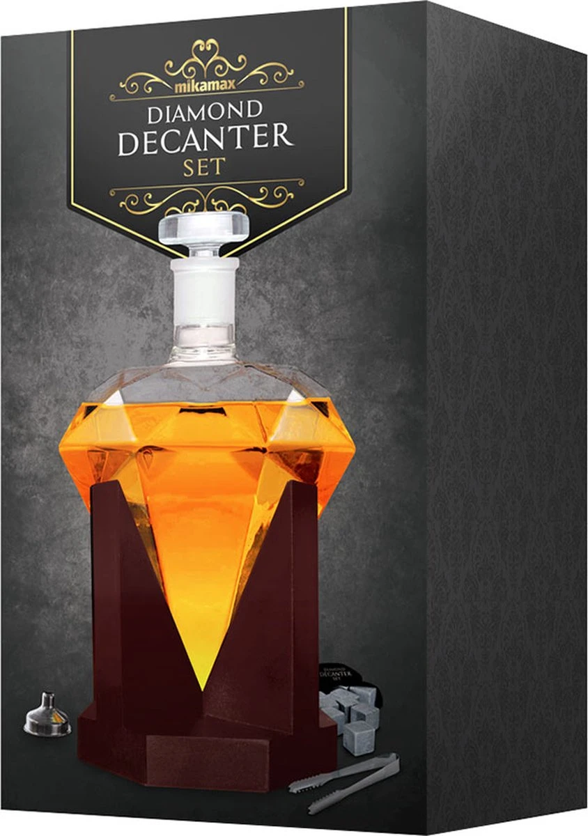 MikaMax Whiskey Karaf Diamant - Whiskey Decanter - Optimaal Behoudt Van Whiskey Smaak - Inclusief Eiken Voet, Ijstang, Trechter, Fluwelen Zakje Met 9 Whisky Stenen - 850ml 4 MikaMax Whiskey Karaf Diamant - Whiskey Decanter - Optimaal Behoudt Van Whiskey Smaak - Inclusief Eiken Voet, Ijstang, Trechter, Fluwelen Zakje Met 9 Whisky Stenen - 850ml - Afbeelding 4