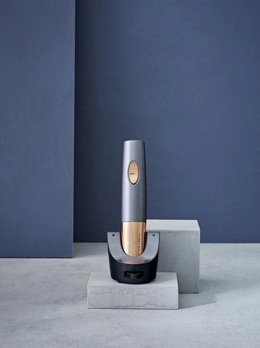 Cuisinart Wijnopener & Elektrische Kurkentrekker CWO50E - Draadloos - Inclusief Laadstation En Foliesnijder - Blauw 5 Cuisinart Wijnopener & Elektrische Kurkentrekker CWO50E - Draadloos - Inclusief Laadstation En Foliesnijder - Blauw - Afbeelding 5