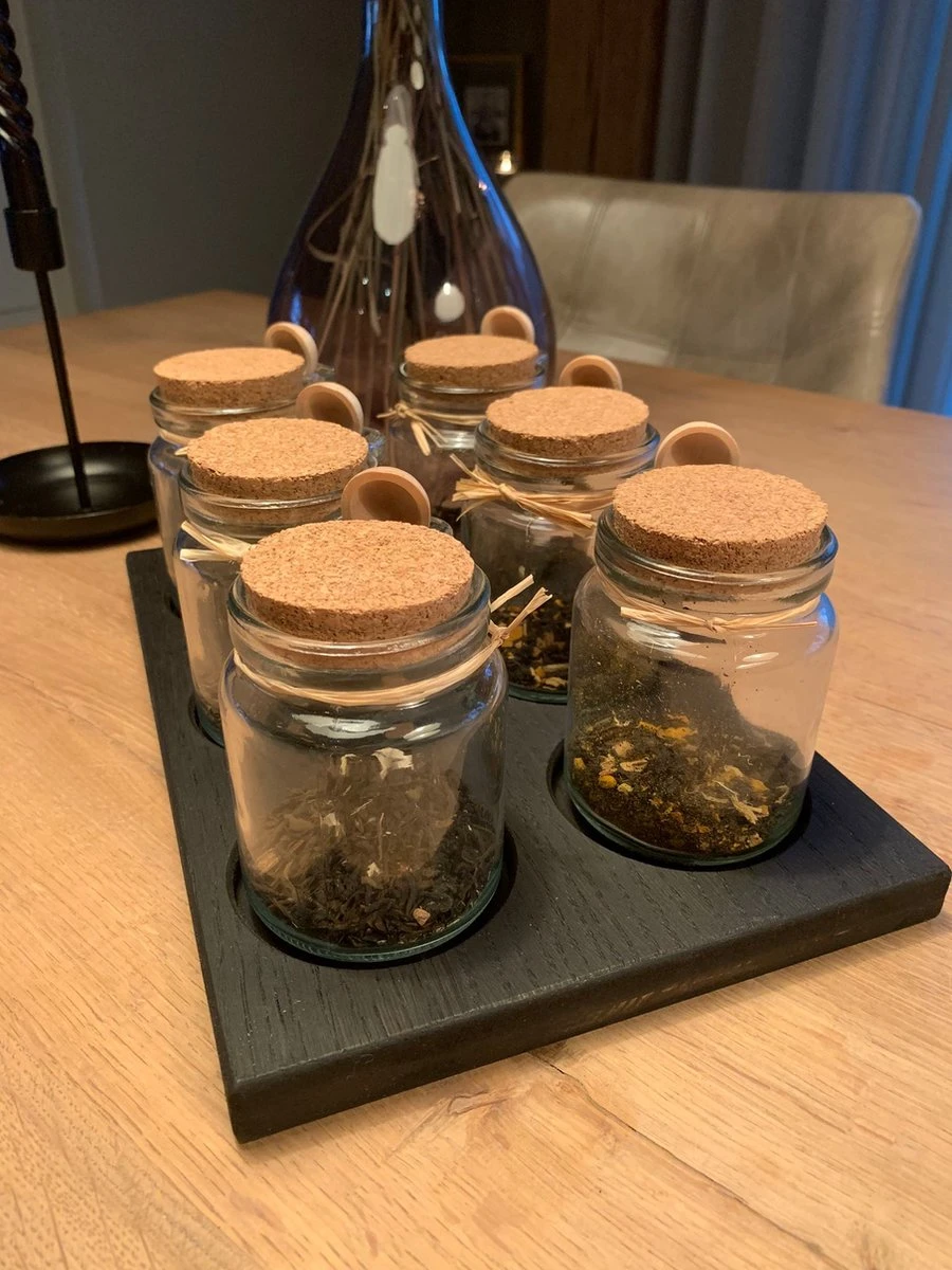 Theeplank Black Edition Met 6 Potjes En Houten Lepel Voor Thee Theeplateau ( Vervanger Van Theedoos ) MeubelZwagerij 5 Theeplank Black Edition Met 6 Potjes En Houten Lepel Voor Thee Theeplateau ( Vervanger Van Theedoos ) MeubelZwagerij - Afbeelding 5