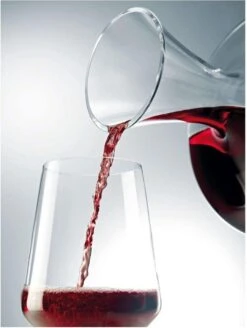 LYVA Decanteerkaraf - Luxe Rode Wijnkaraf - Decanteerkan - Wijnkan - Decanteerkaraf - Wijnschenker - Glas Karaf - Cocktail Karaf - 1,5l -Kookgerei Koning Verkoop 904x1200 6